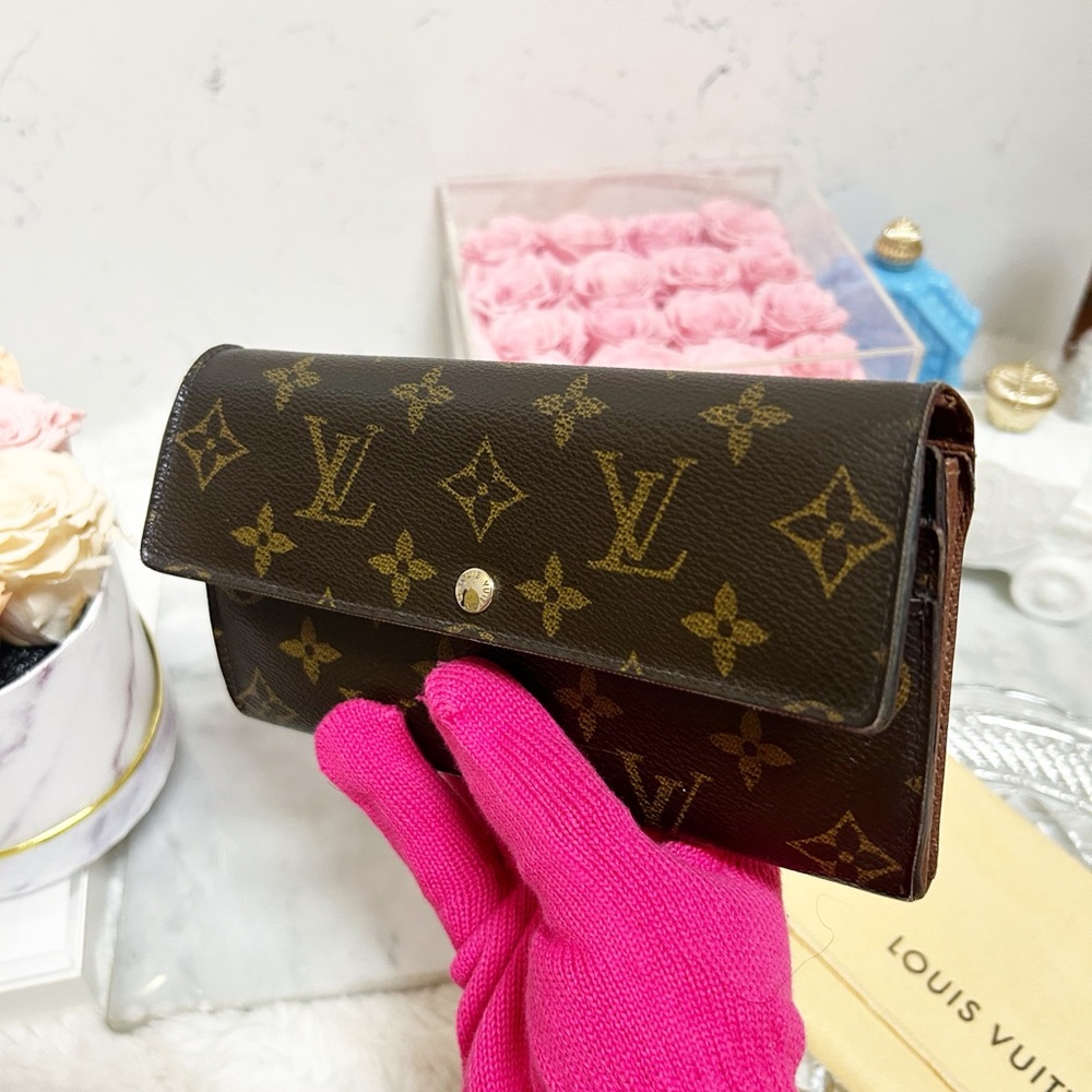 Authentic Louis Vuitton Classic Monogram Vintage Continental Sarah Wallet - Picture 11 of 13